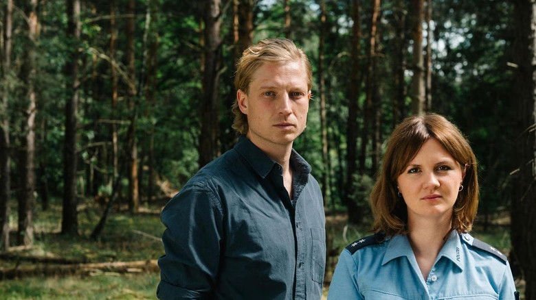 Der Krimi aus Brandenburg: Die Raaben und das tote Mädchen movie backdrop